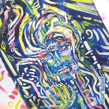 détails de peinture acrylique sur fond obscur avec un visage et des formes géométriques colorées