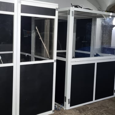 cabinas completas en sistema relay 3 idiomas para evento internacional