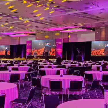 se rento equipo audiovisual, como pantalla led, audio lineal, iluminación