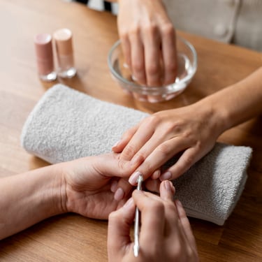 aplicacion-de-gel-servicio-de-unas-queens-nails-studio