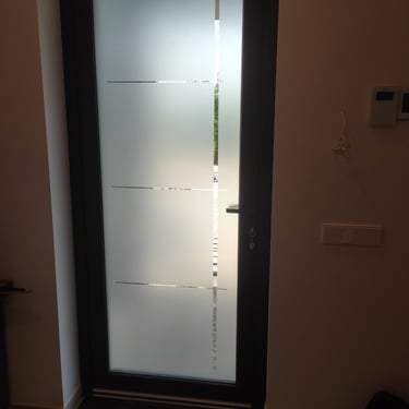 Veidrodinės ir matines pleveles klijavimas