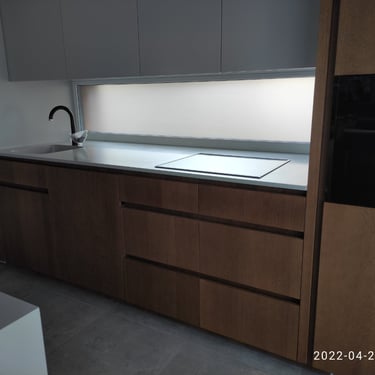 Veidrodinės ir matines pleveles klijavimas