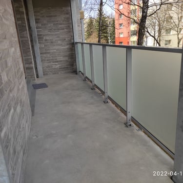 Veidrodinės ir matines pleveles klijavimas