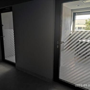 Veidrodinės ir matines pleveles klijavimas