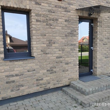 Veidrodinės ir matines pleveles klijavimas