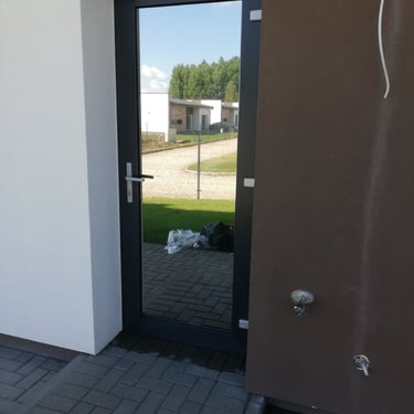 Veidrodine plevele mamams ir biurams. Tonuota plevele langams