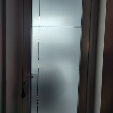 Veidrodinės ir matines pleveles klijavimas