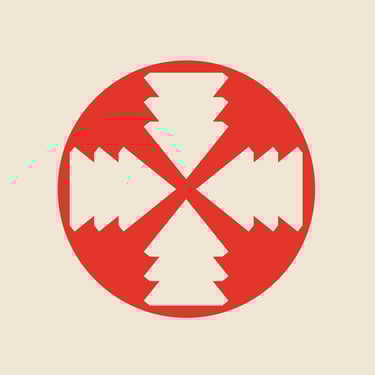 a red and beige circular shaped icon with arrows pointing to the center