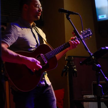 Joe Russell - solo acoustic guitar and vocal performance in Devon and Cornwall.