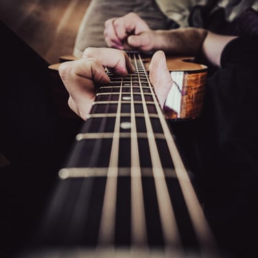 Joe Russell - solo acoustic guitar and vocal performance in Devon and Cornwall.