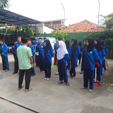 kerja bakti smp excellent 1