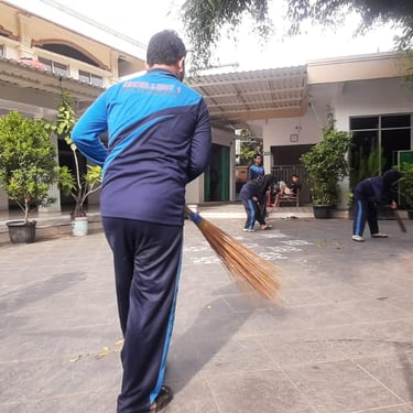 kerja bakti smp excellent 1