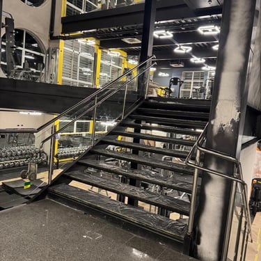 Instalação de corrimão em inox sob medida em Curitiba – Fábrica de Inox
