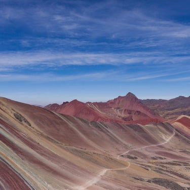 vinicunca palccoyo o rainbow mountain, montaña arco iris siete colores en Cusco, Perú