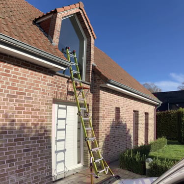 Nettoyage de fenêtres d’habitation par nord vitres à Saint-Saulve – résultat propre et sans traces