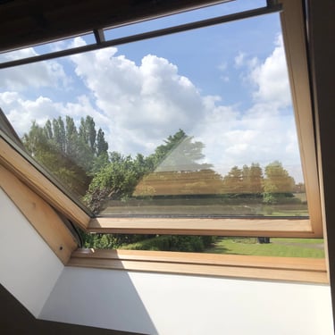 Nettoyage de fenêtre de toit Velux par Nord Vitres à Valenciennes et Saint-Amand-les-Eaux