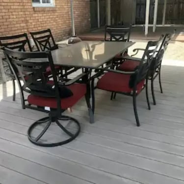Outdoor patio with table and chairs at Malad House, a furnished Boise State student rental near the BSU campus.
