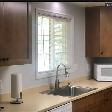 Furnished kitchen in a Boise off-campus rental. Malad House student housing near BSU and the Boise Vista Bench area.