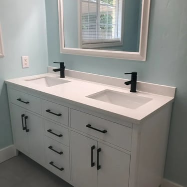 Renovated bathroom with double vanity and modern fixtures at Malad House. Premium Boise State student housing in Boise.