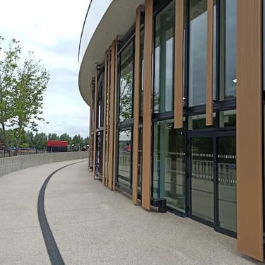 la société Morel Services Nettoyages spécialiste du lavage de vitres à Hazebrouck