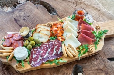 Planche de charcuterie et fromages, spécialités portugaises