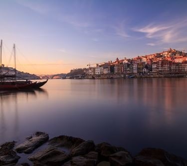 Rabelos au coucher du soleil sur Le Douro 