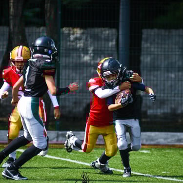 Jugadores de Football Americano en plena jugada