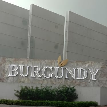 Huruf Timbul akrilik (luar ruangan)