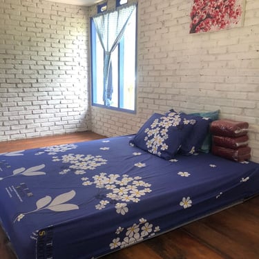 Kamar villa biru Yuwan villa Harau