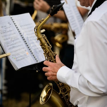 Flax on Sax, an open air concert in Duxford. Man plays on a saxophone. Author: Slawek Dejneka