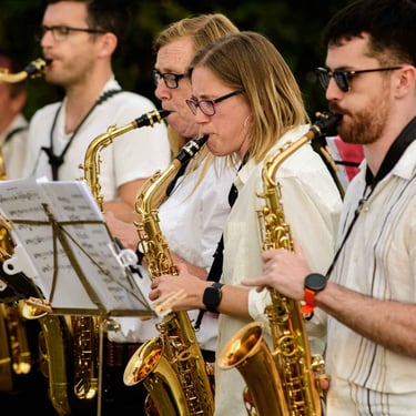 Flax on Sax, an open air concert in Duxford. A group of musicians playing on a saxophones. Author: Slawek Dejneka