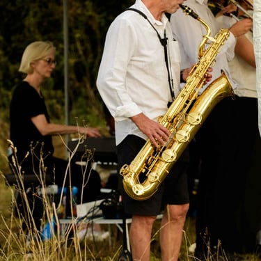 A man plays on a saxophone during concert in Duxford. Author: Slawek Dejneka
