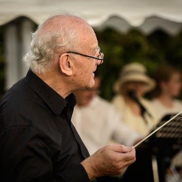 A portrait of a conductor during the concert in the open air in Duxford. Condutor: Roger Flaxman. Author: Slawek Dejneka