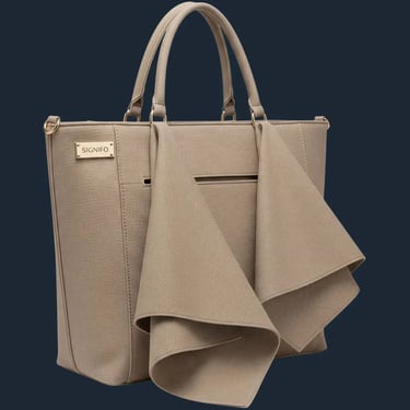 Tas tote SIGNIFO Cascade warna khaki, menampilkan desain draperi berlapis yang fluid dan elegan.