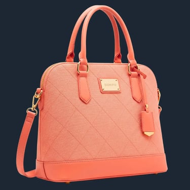 Tas jinjing terstruktur berwarna peach dengan puncak melengkung dan detail jahitan di latar putih.