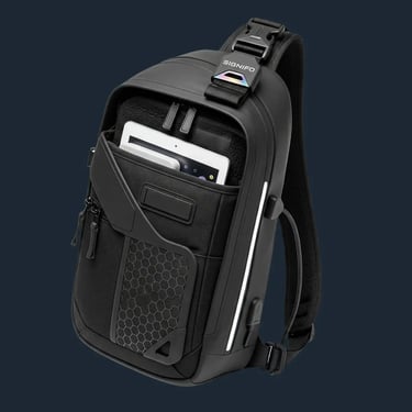 Tas selempang futuristik warna Hitam dengan desain asimetris dan aksen LED bercahaya di latar putih.