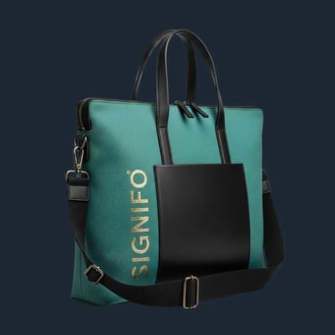 Tas jinjing briefcase dari kanvas hijau sage dengan aksen kulit hitam dan logo SIGNIFO emas.