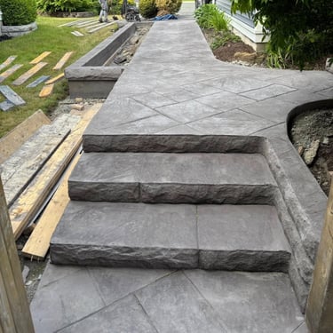 finished concrete steps installation