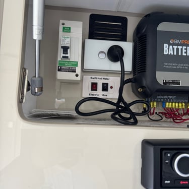 RV Wiring, Power Systems & Inverter Setup  Qualified RV Electrician – Mobile Service Available