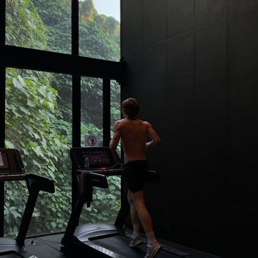 Exclusive high class escort Amsterdam–VIP escort, high end escort service and luxury escort agency