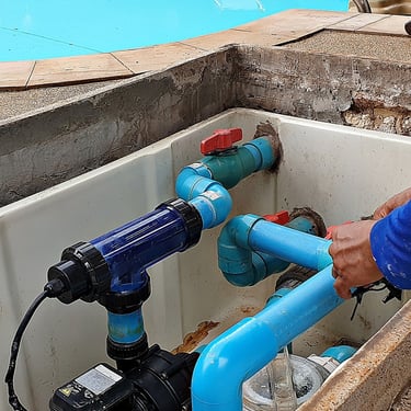 Piscina con sistema de depuración instalado