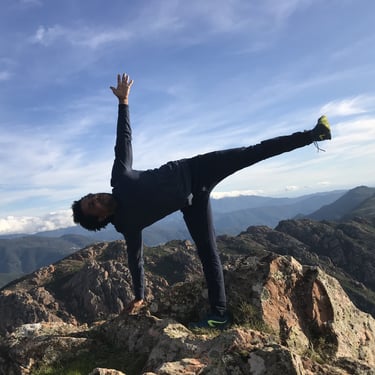 prof et studio de Ashtanga,  Yoga iyengar , vinyasa et hatha yoga et meditation