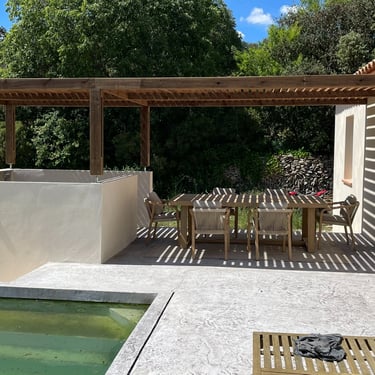 Pergola en bois claire voie en pin classe 4 aadossée. La vonage / Calvisson / Gard 