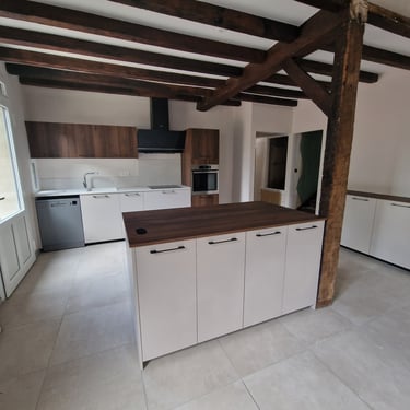 cuisine beige et chêne foncé