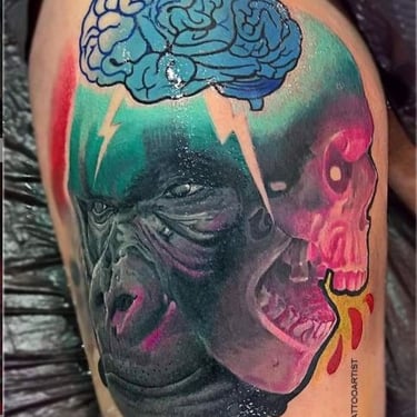 tatuaje gorila con calavera y cerebro con rayos