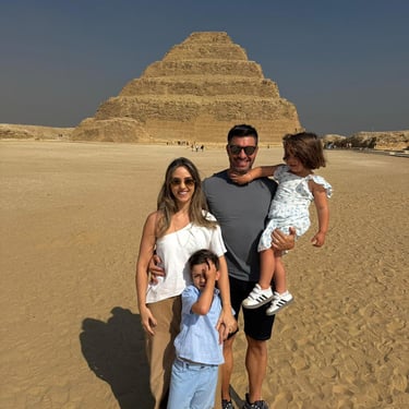 Visita a Saqqara y la Pirámide escalonada de Djoser durante un viaje a Egipto con Hadi, guía que habla español y portugués