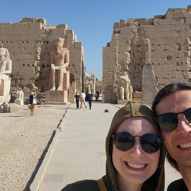 Visita al Templo de Luxor en un viaje a Egipto con Hadi, guía egiptólogo que habla español y portugués ViajaEgipto