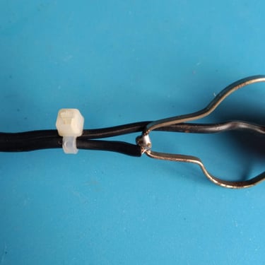 Added cable tie for strain relife of wire insde the 12 volt connector.