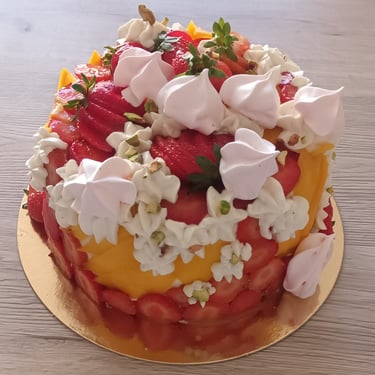 Gâteau fruits d'été mangue fraise pistabhe