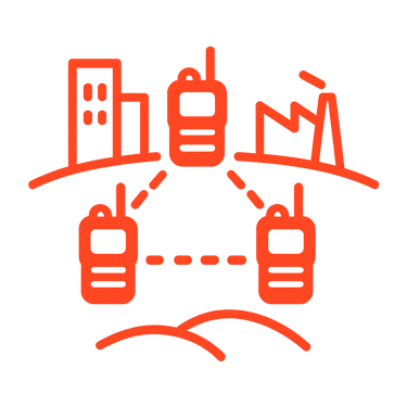 Icono de radios conectados sobre entornos urbano, industrial y rural, ilustrando la versatilidad de